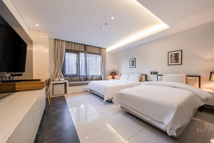 Room 40 of 51
