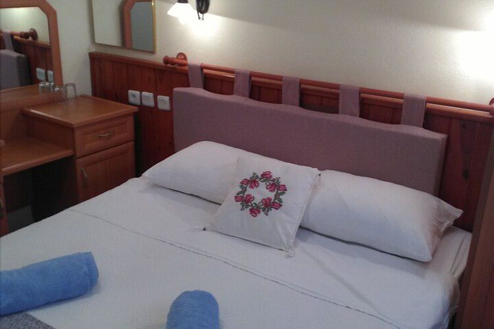Room 8 of 25