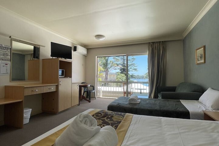 Room 11 of 27
