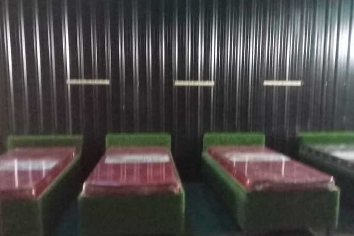 Room 14 of 33