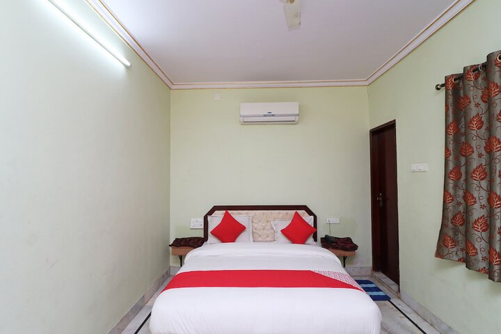 Room 17 of 27