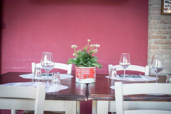 Dining 17 of 52