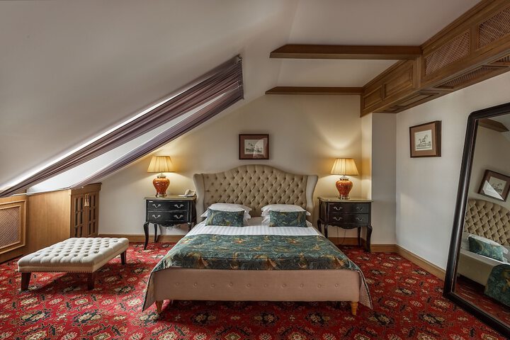 Room 10 of 98