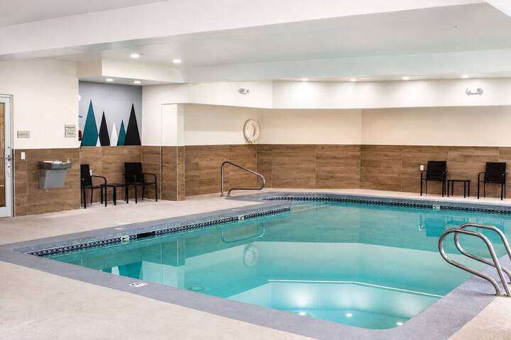 Pools & Facilities