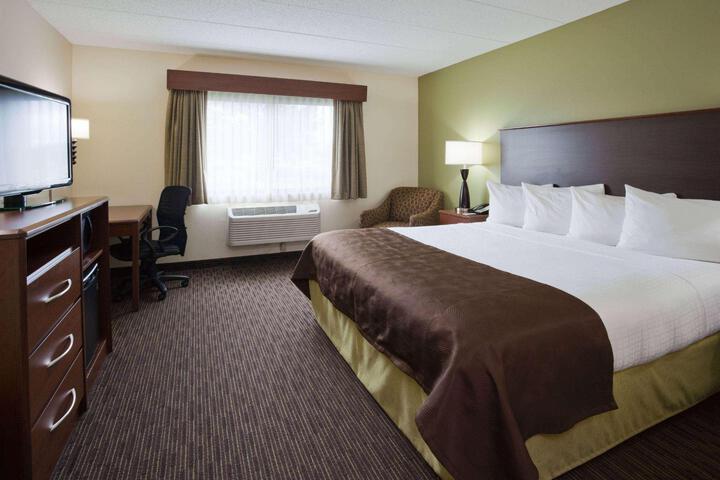 1 King Bed (1 of 8)