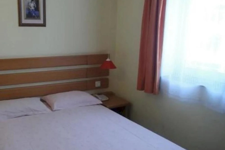 Room 3 of 17