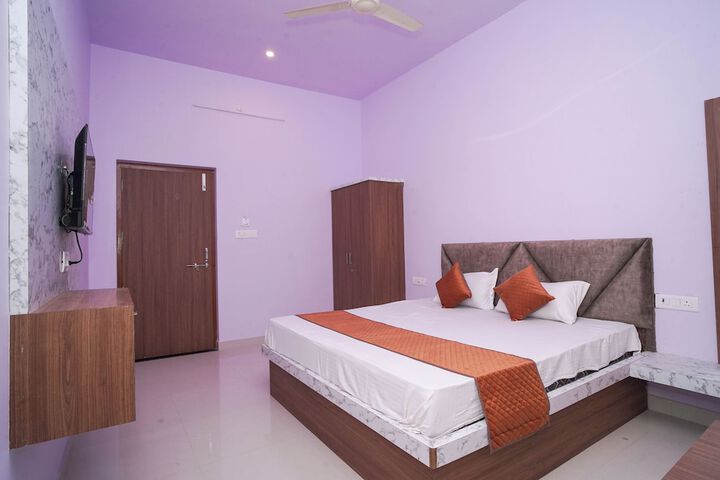 Room 4 of 11