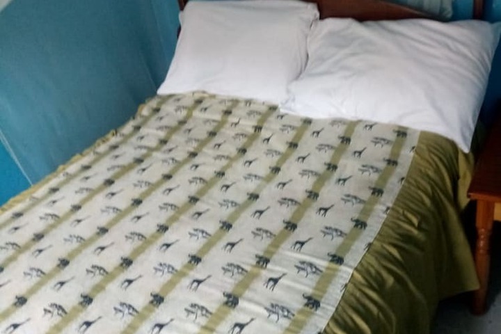 Room 4 of 8