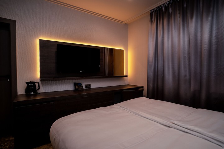 Room 8 of 55
