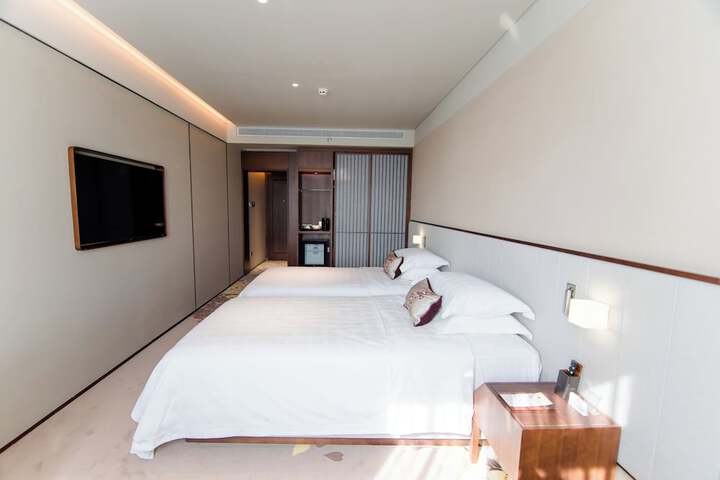Room 13 of 40