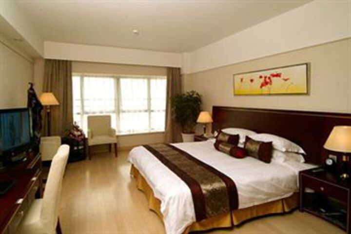 Room 4 of 9