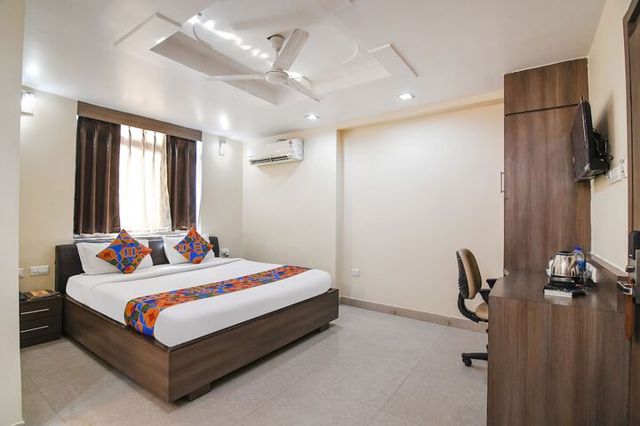 Room 4 of 32