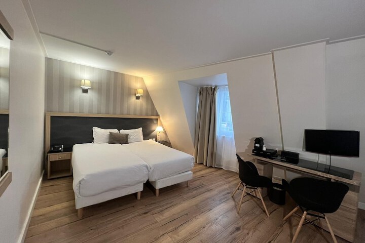 Room 11 of 37