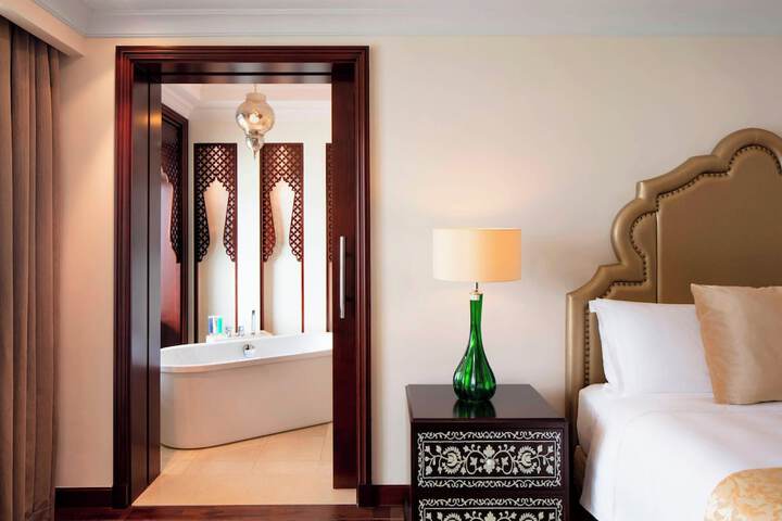 Room 27 of 131