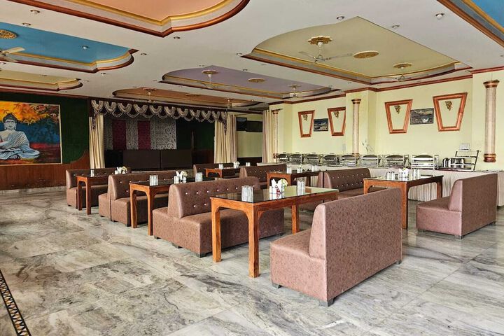 Dining 8 of 10