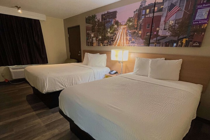 1 Queen Bed (11 of 23)