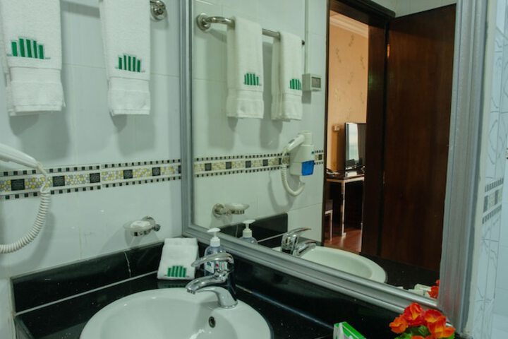 Room 42 of 102
