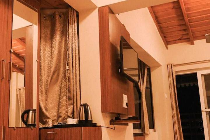 Room 3 of 28