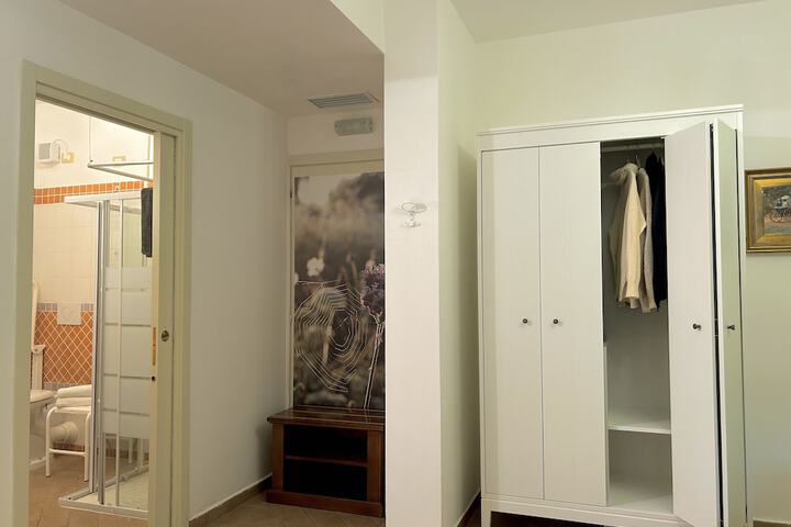 Room 36 of 49