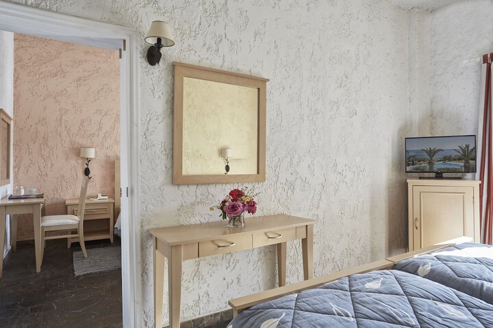 Room 15 of 68