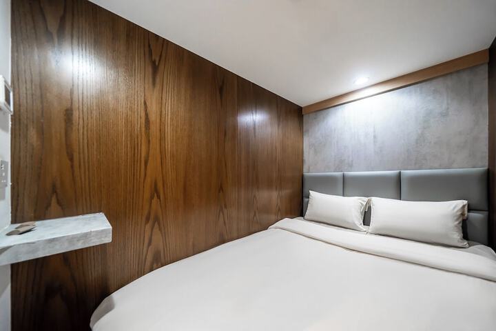 Room 7 of 17