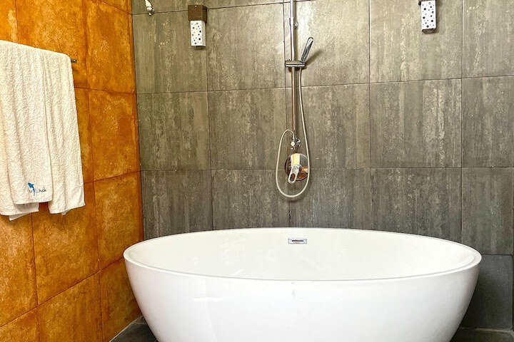 Room 10 of 31