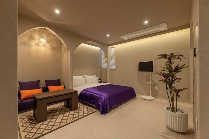 Room 6 of 60
