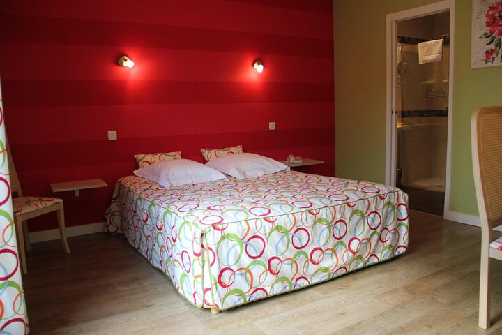 Room 5 of 12