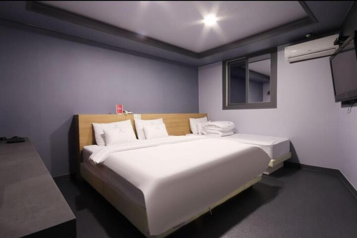 Room 22 of 121
