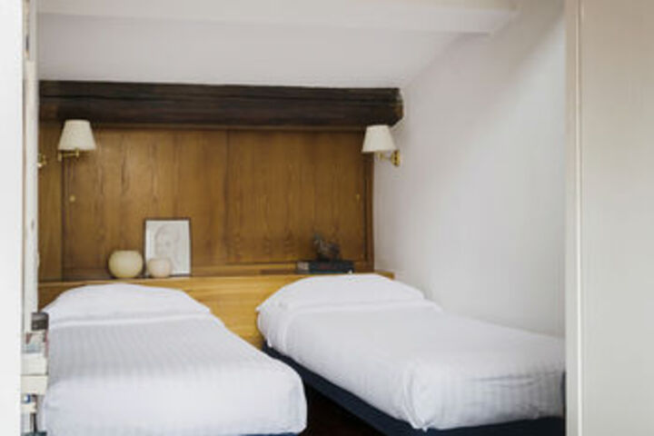 Room 42 of 121