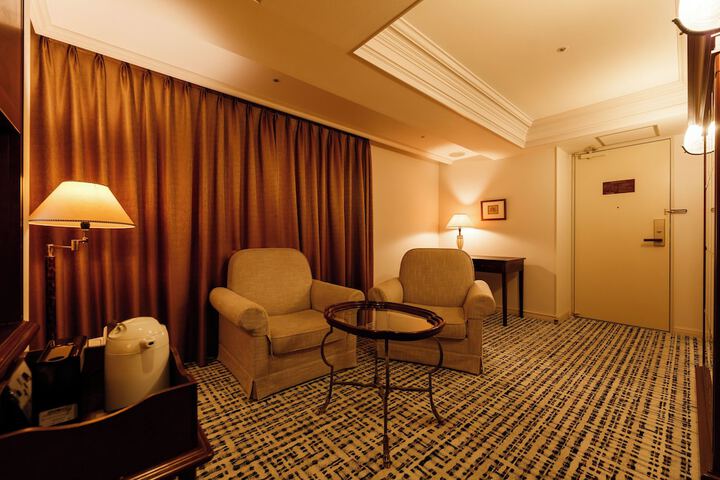Room 23 of 77