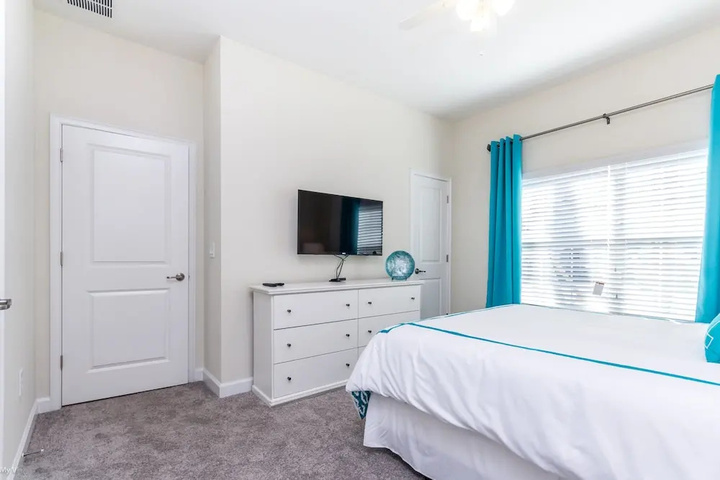 Room 4 of 17