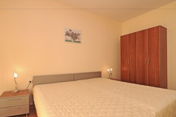 Room 28 of 30