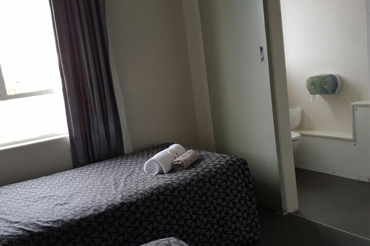 Room 9 of 40