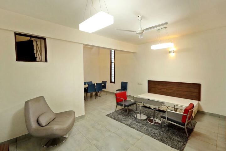 Room 18 of 74