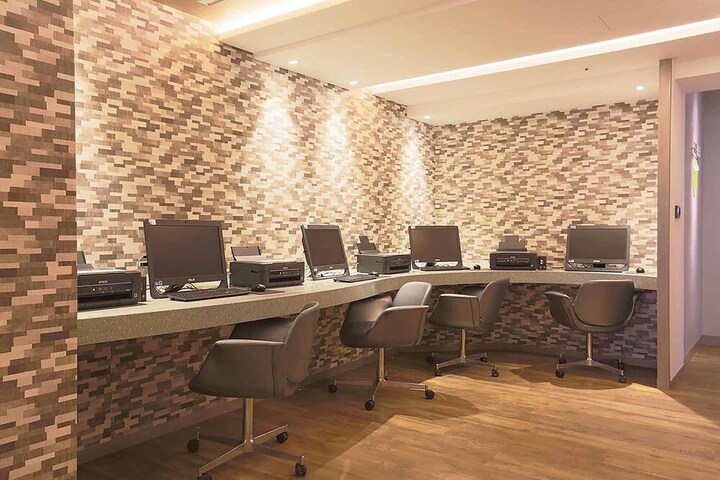Business Center 27 of 29