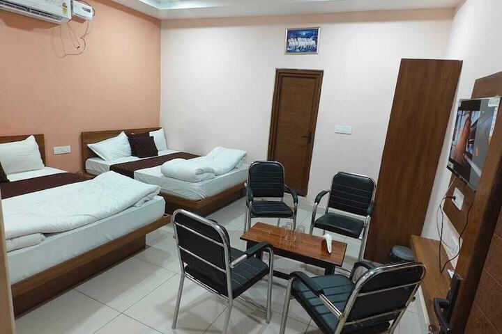 Room 7 of 14