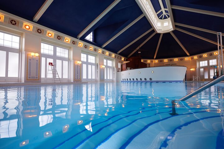 Hotel Pool
