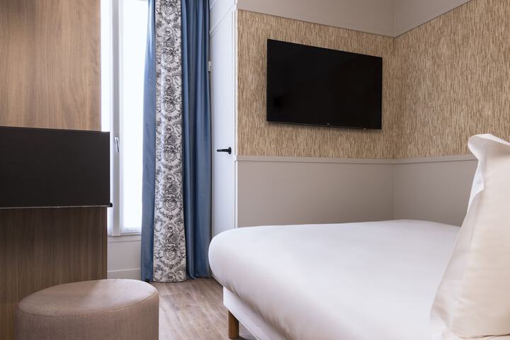 Room 6 of 45