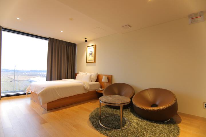 Room 41 of 190