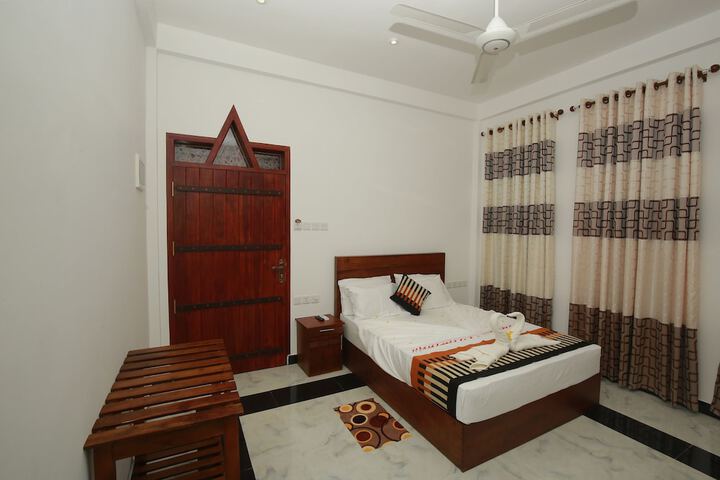 Room 12 of 48