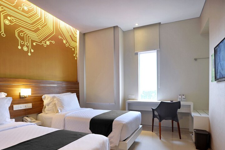 Room 3 of 32