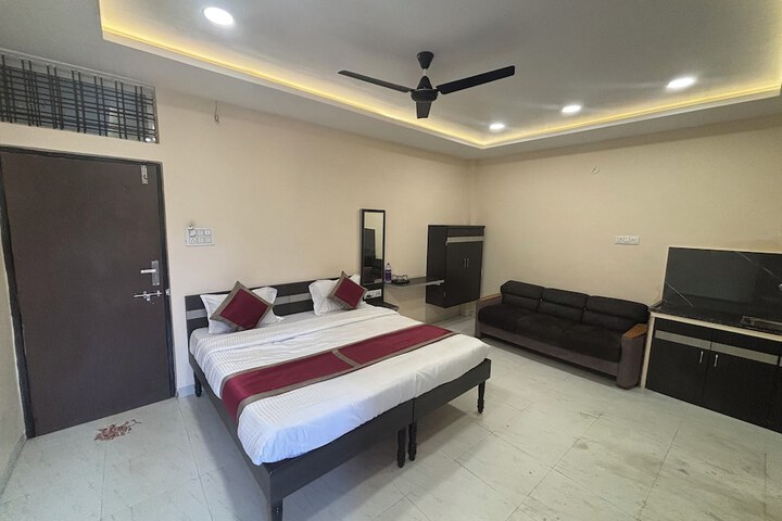 Room 12 of 26