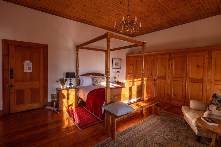 Room 5 of 75