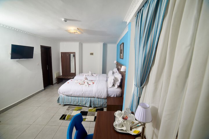Room 16 of 50