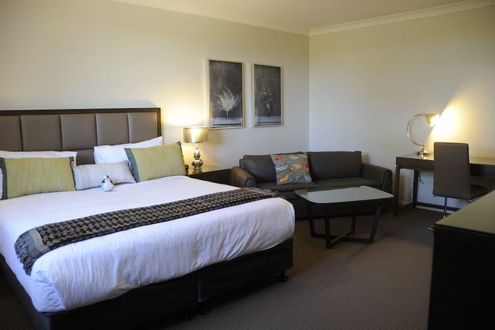 Room 10 of 27