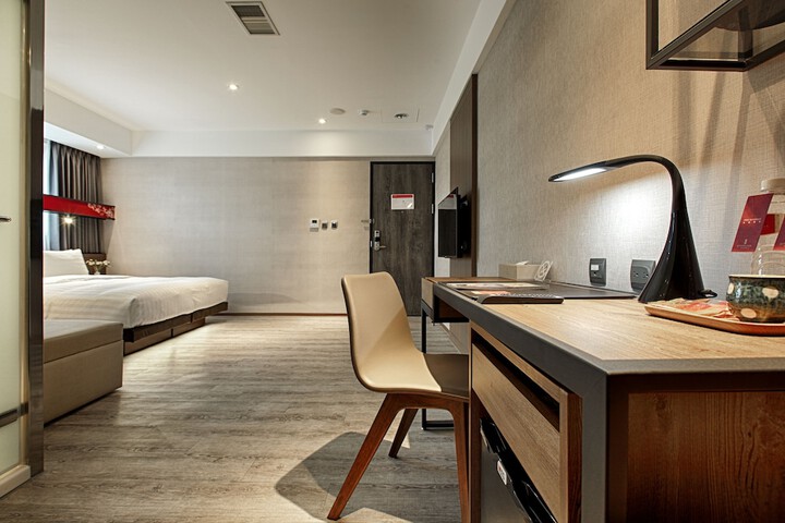 Room 18 of 43