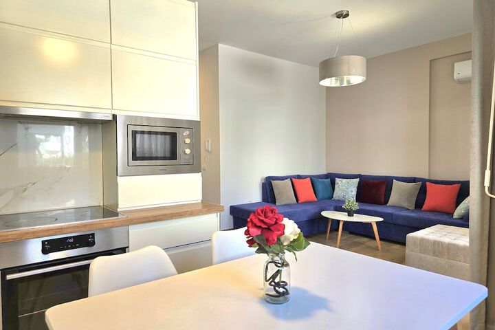 Room 4 of 28