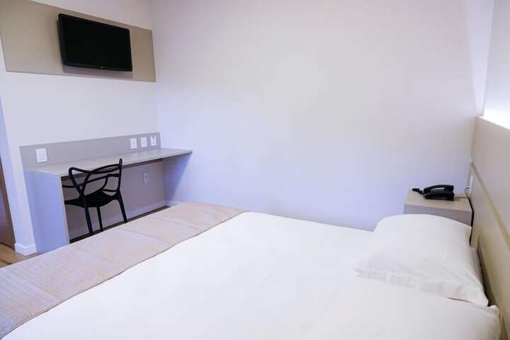 Room 32 of 50