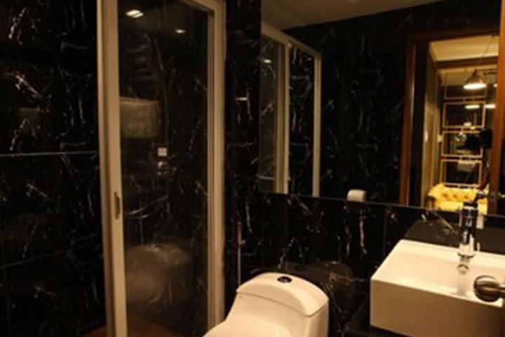 Room 10 of 14